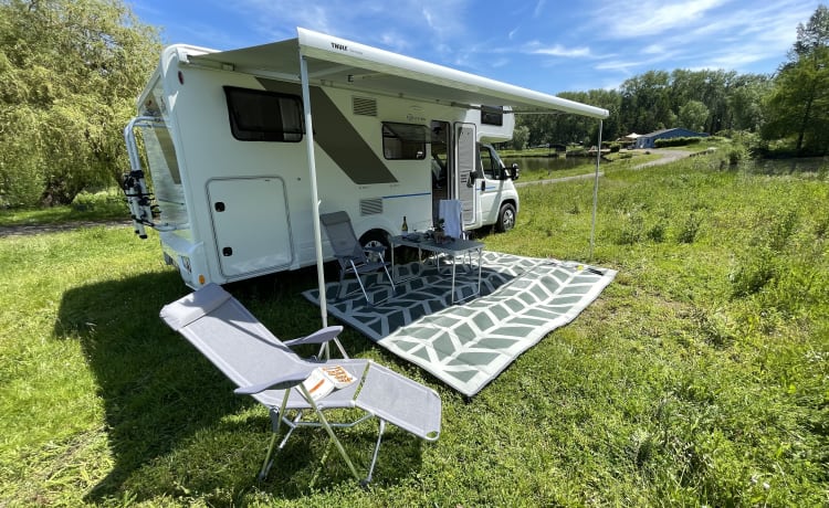 Luxury six-person alcove camper from Sun Living - Queen A