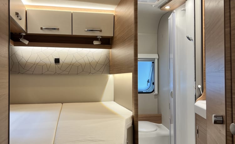 Weinsberg 600MF Pepper Edition – Very complete new 2 person semi-integrated camper (June 2022)