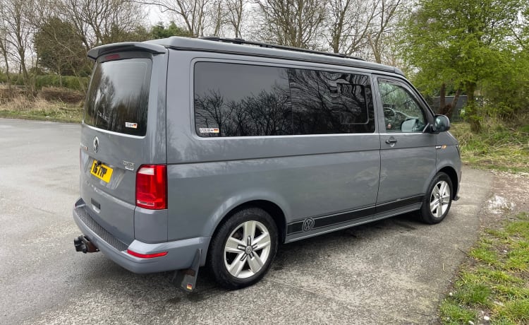 Christian Grey – 5 berth Volkswagen campervan from 2015