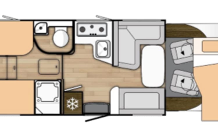 Geräumiger Camper aus dem Jahr 2021, ideal für eine Familie oder ein Paar