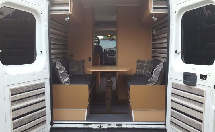 Hylander – Cozy 2-person camper van