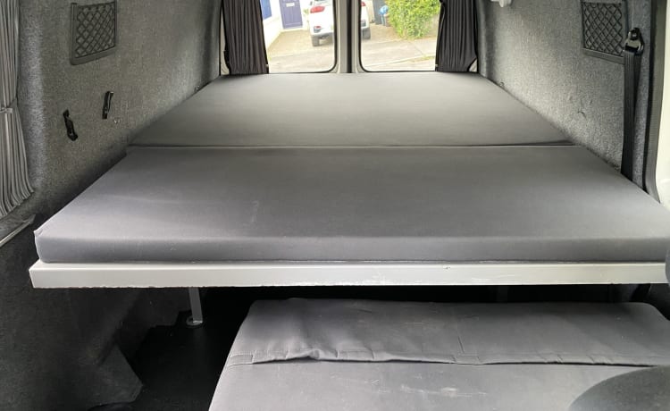 VW T5 'PopTop'  – Volkswagen T5-camper met 4 slaapplaatsen