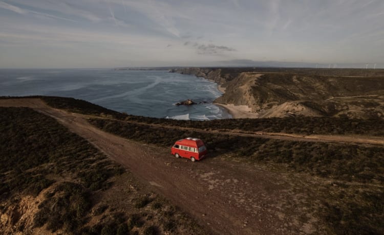 Rent a Campervan Blue CLassics ‘s Volkswagen T3  red