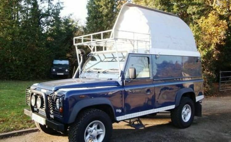 Blue Belle – Camper Land Rover per campeggio selvaggio in famiglia