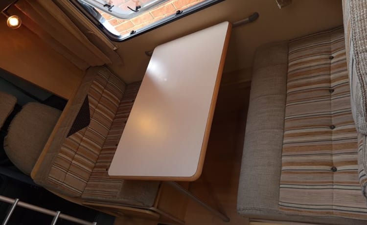 Carrie – 5 berth pet friendly motorhome, based between Brighton and Gatwick