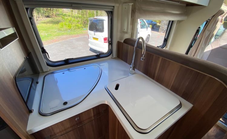 Big Noa – Meet Big Noa - fully equipped 4 berth, 4 belts, family & pet friendly.