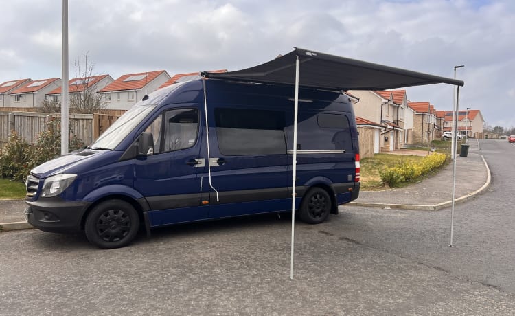 Ronnie – Fully Off-Grid Mercedes High Top (MWB) with heating, toilet & shower