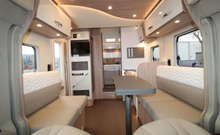 Campi – Luxe 2p Bürstner Lyseo Harmony Line camper, half-integraal uit 2019