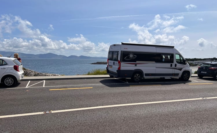 Neat bus camper for a pleasant holiday