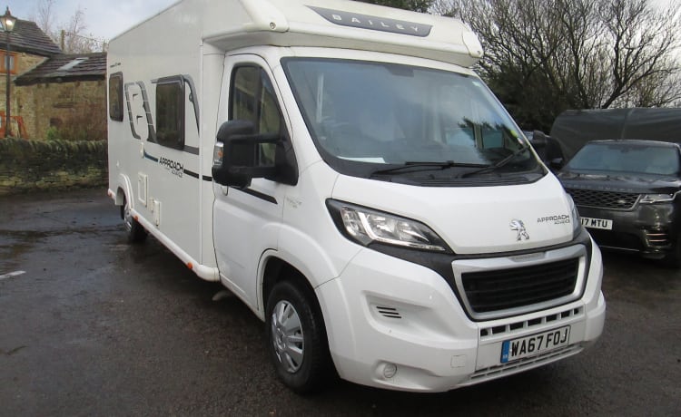 Pistol – Bailey Approach Advance 665 2.2 130 BHP 6 BERTH End lounge Air con euro 6 