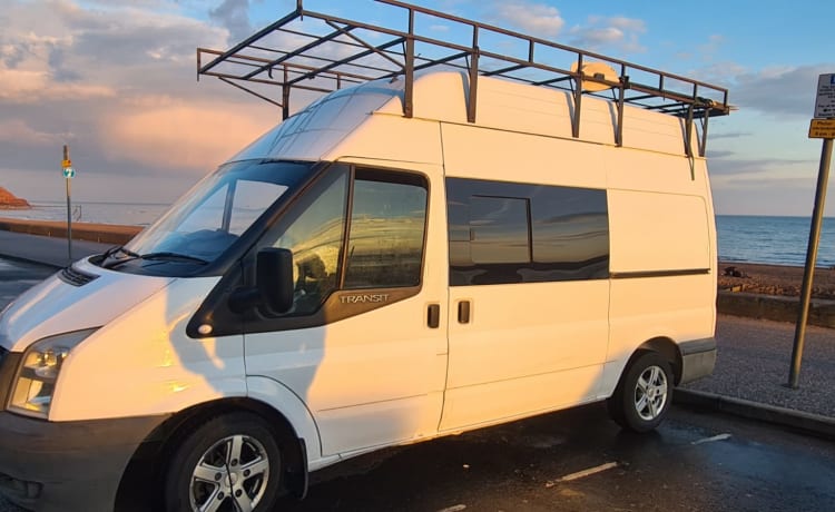 Mr Explorer – Unique 4 berth (2 adults/ 2 children) medium wheel base transit conversion