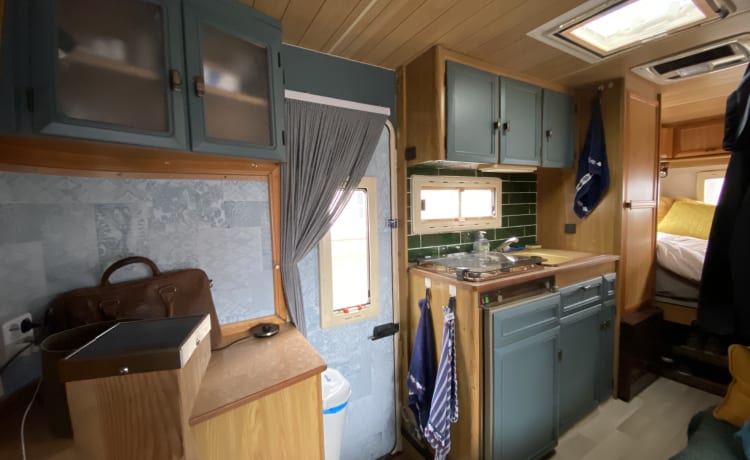 Bessie – Retro Camper from 1990 with the luxury of today!