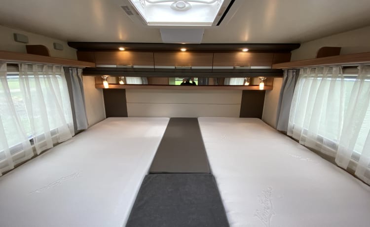 Knaus – Luxury KNAUSS, self-sufficient, length beds, 2x air conditioning, solar, XXL garage. 