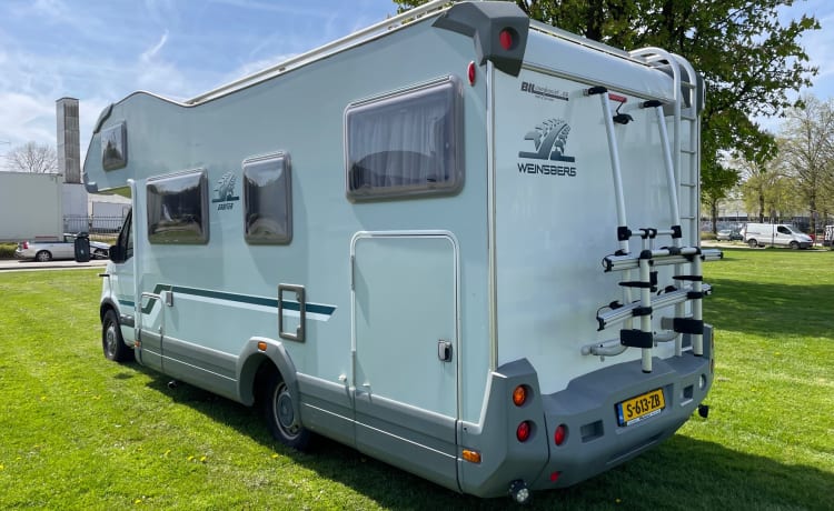 Camping-car Weinsberg (Knaus) pour 6 personnes avec 2 climatiseurs et très grand garage