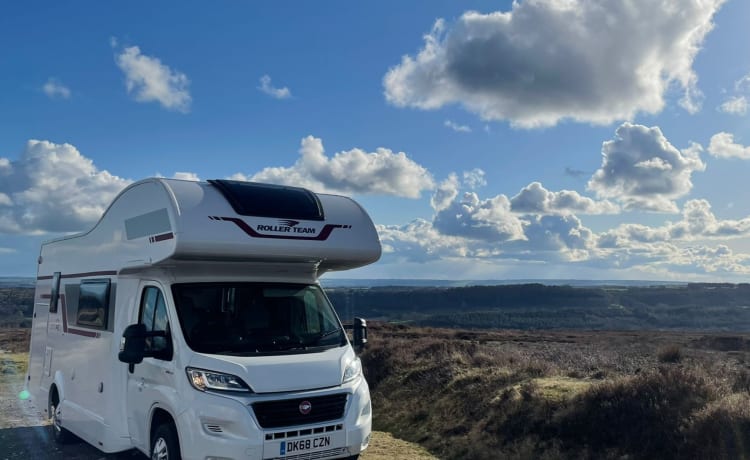 Eleanor  – 6 berth Roller Team alcove from 2018