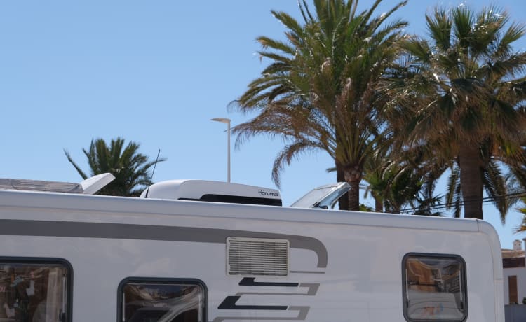 Hymer spacieux, luxueux et très vaste pour des vacances sans soucis