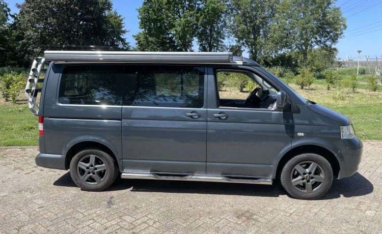 4p Volkswagen Wohnmobil aus dem Jahr 2004