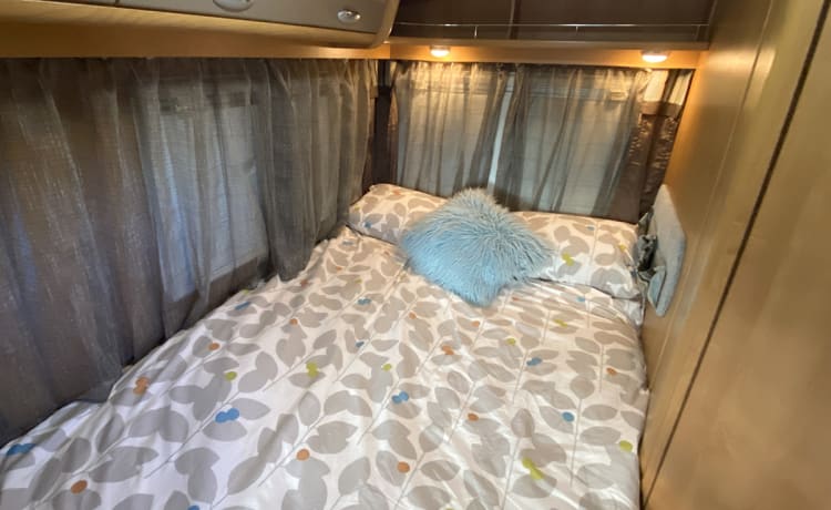 Auto_Roller 694 – Noleggio camper 4 posti letto - Completamente assicurato