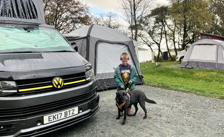 Doug – 4-persoons Volkswagen campervan uit 2017