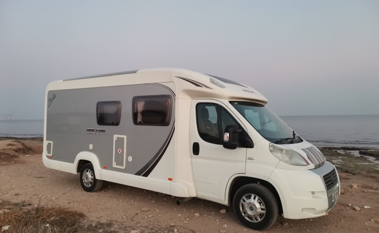 Bella – Luxe 4 geboortes swift camper