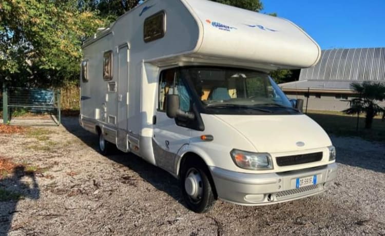 Vincenzo  – CAMPER invernale mansardato 6 POSTI 