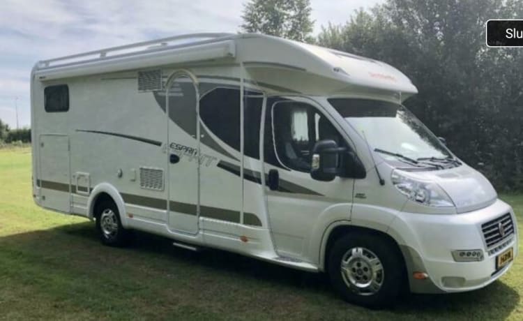 Schöner geräumiger komfortabler Camper