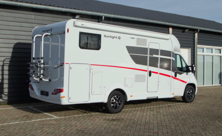 Sunlight T65 – Very nice, spacious 4-person Sunlight camper from 2023, lots of storage space.