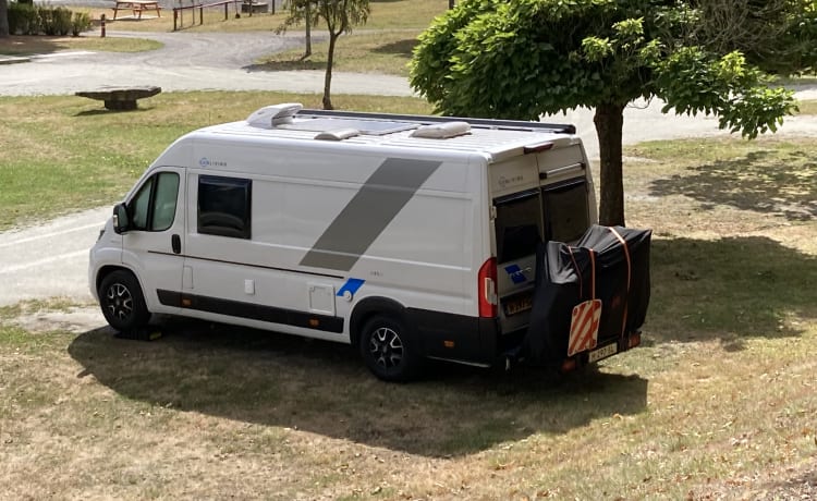 Sunliving Bus camper with bus biker