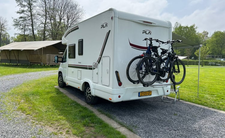 Prachtige compacte 3 persoons camper uit 2021 met 140PK