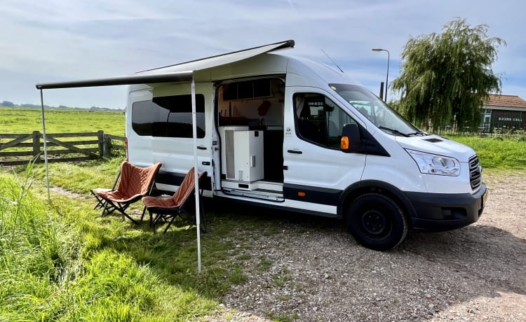 Henry – Beau camping-car accueillant. Parfait pour l'aventurier et le nomade numérique !