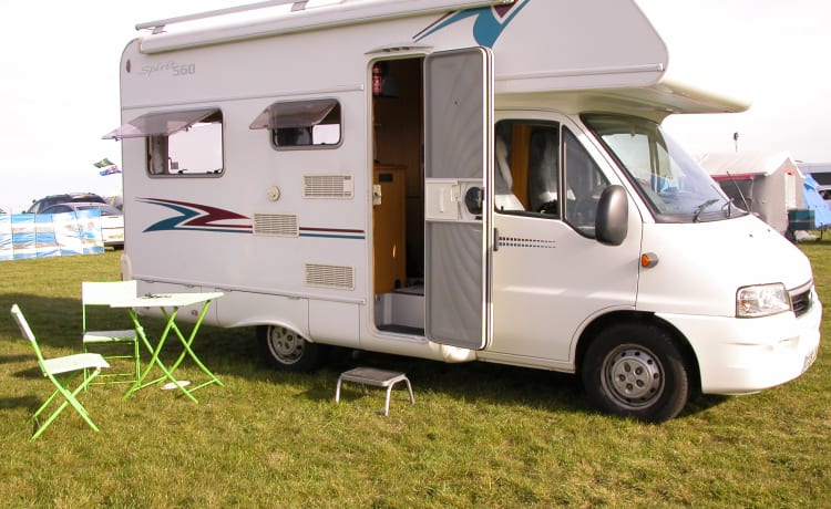 Buddy – "Buddy" est notre camping-car de qualité allemande, prêt à partir en vacances amusantes.