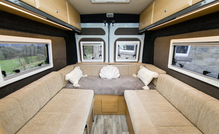 Lottie – Lottie - Luxe camper met 2 slaapplaatsen