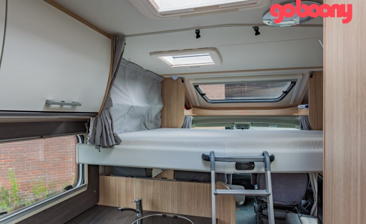11/20 – 2 berth motorhome with single beds - Automatic