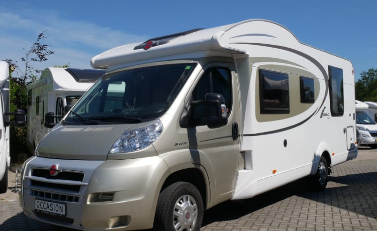 Burstner Ixeo, 2 berth- 4 seats.