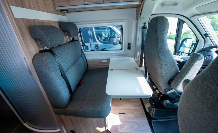 Hymer Ayers Rock 2022 avec toit couchage pour 2 ou 4 personnes