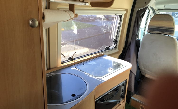 Pixie – Adria Twin 600 camper met 3 slaapplaatsen uit 2007