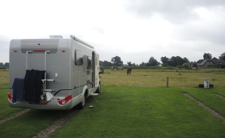 Hymer étroit, pratique et très complet