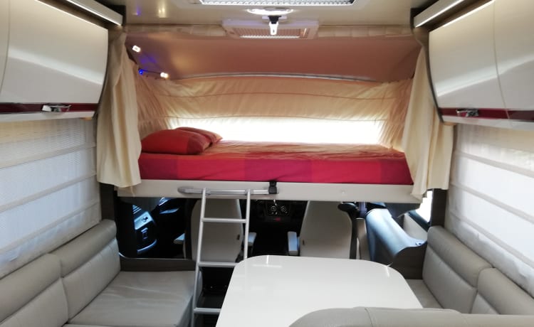 Camping-car familial luxueux avec une grande sensation d'espace et un grand confort de voyage