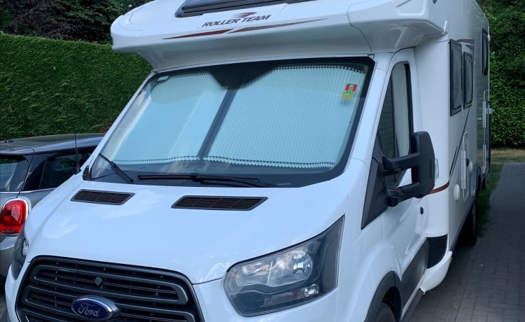 Time-Out – Ford Semi-Integrated Camper With Tow Bar, Bicycle Carrier And Large Garage