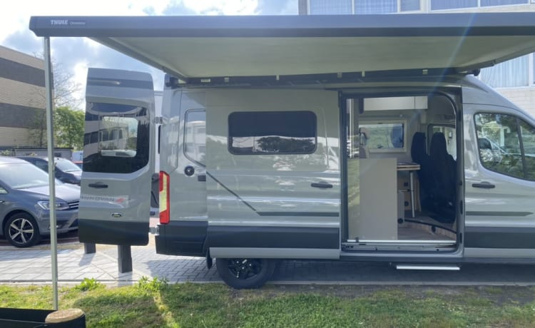 Nieuwe Camperbus Grey Matter – FORD LMC Innovan 590 camperbus uit 2024 Grey Matter