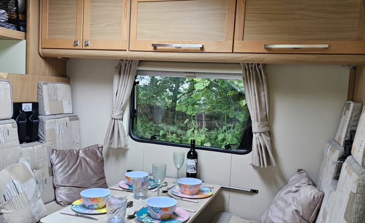 Molly – 6 berth Peugeot Majestic 