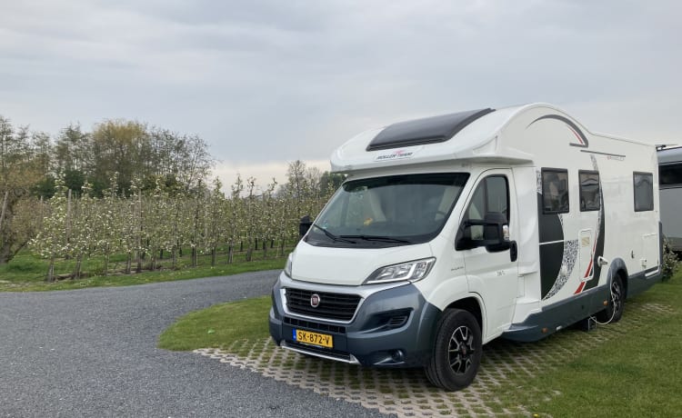 Huur onze luxe camper voor veel reisplezier.