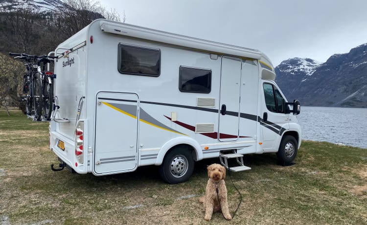 Camping-car hors réseau semi-intégré Sunlight 3p