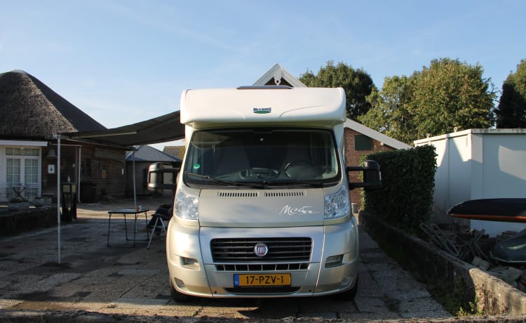 Super mooie Mc Louis 4 persoons camper met diverse extra's