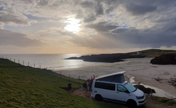 STEFAN – 4 berth Volkswagen campervan from 2018