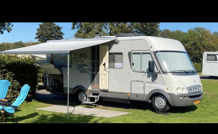 Hymer B654 – Hymer integriertes 4p-Luxusmodell