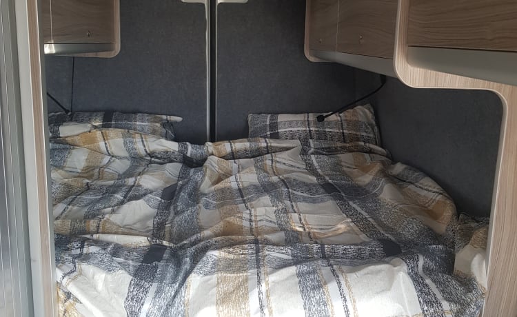 long haul – 3 berth Mercedes-Benz bus from 2014