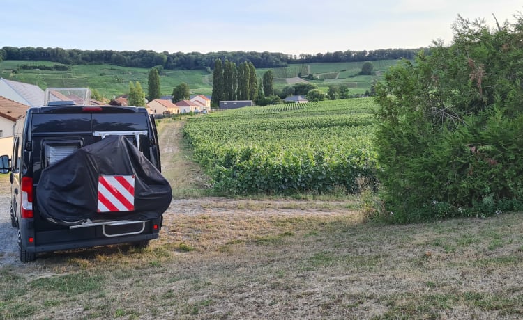 Black Rhino – Compact (5m41) Hobby K55, Automatique 150cv Fiat Ducato, avec tout le luxe