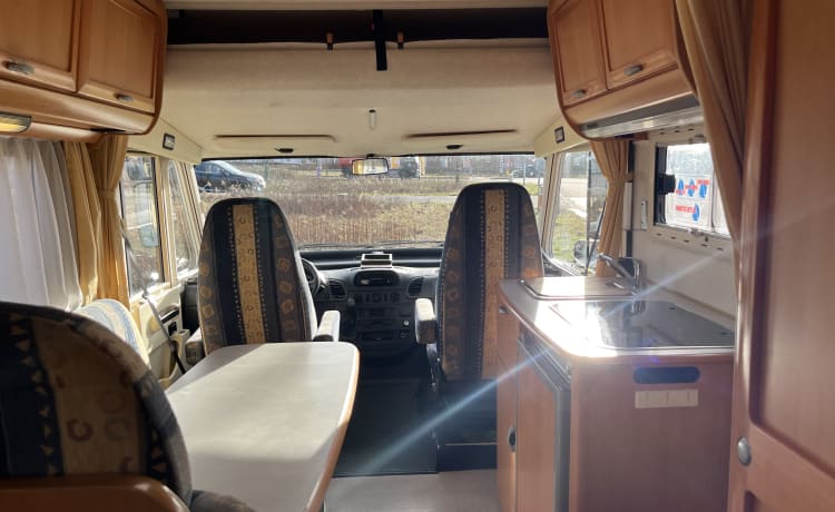 Hymer B575, AUTOMATIC, Air conditioning, Fixed bed and Lift-down bed 5 pers. sleeping/seating