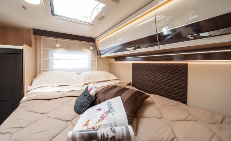 Queen Louise 2 – Nuovo camper mansardato di lusso per 6 persone